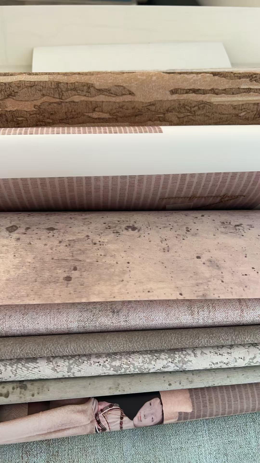 RESOURCE - Discontinued Wallpaper Books