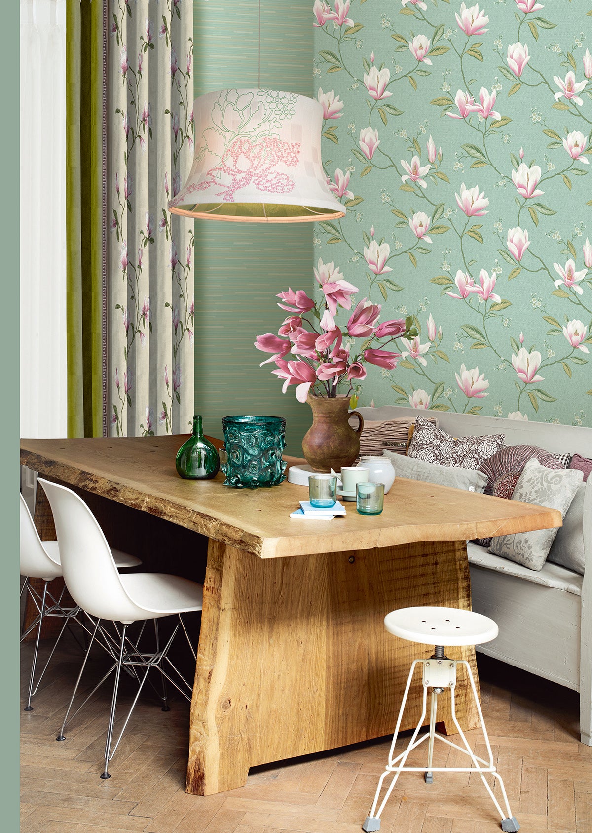 Textured Magnolia Floral Wallpaper