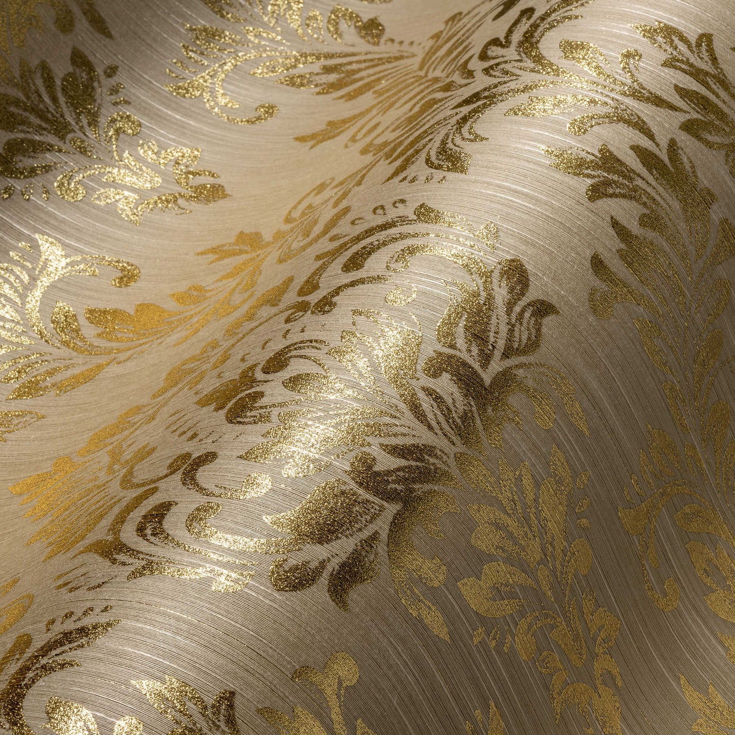 Baroque Design & Glitter Effect