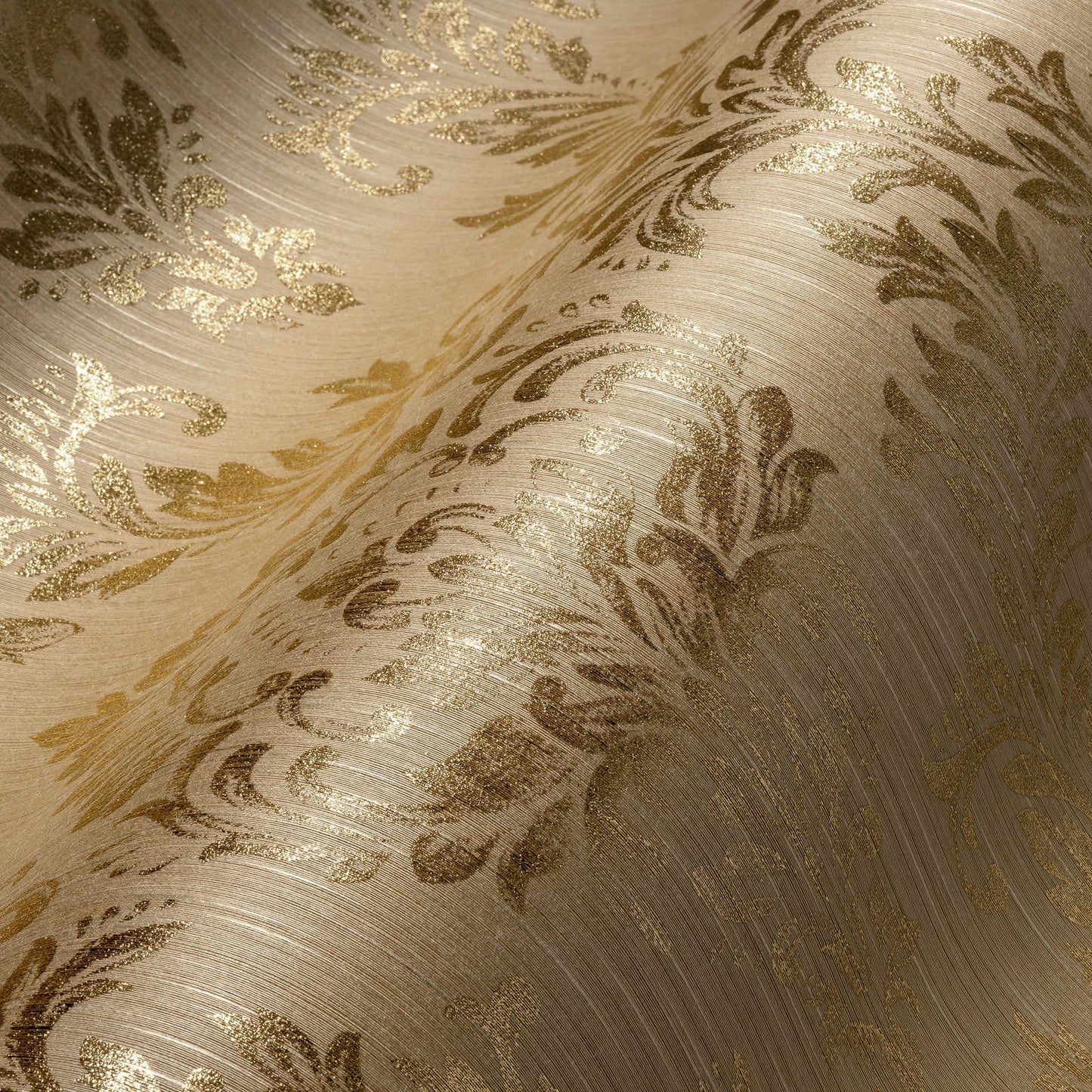 Baroque Design & Glitter Effect